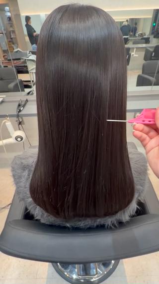 癖だけではなく、髪の毛の湿気での広がりや、少しのうねり、結び跡が気になる方にも縮毛矯正はおすすめです！

これから梅雨の時期にかけて湿気が多くなる季節になると思うので気になる方は事前の対策をしていきましょう！️ 