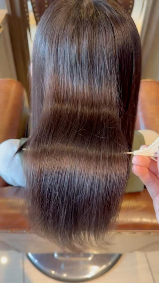 オリジナルの薬剤を使って

サラサラツヤツヤ

自然なまとまりに

低ダメージで

髪の毛をケアしながら

縮毛矯正を行います！ 