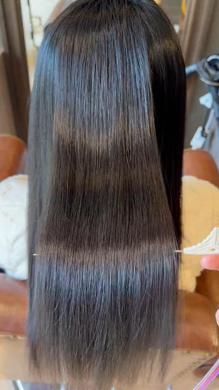 縮毛矯正

オリジナルの薬剤を使用して

低ダメージでしっかり癖を伸ばします 