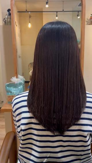 セミロング オーストヘアージジ所属・TAI透明カラー 柔らかい縮毛矯正のヘアスタイル