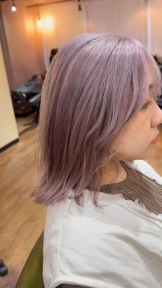 2回ブリーチして作るピンクシルバーカラー！

2回ブリーチが必要なので
ピンクシルバーカラーにする場合は＋8000円になります！ 