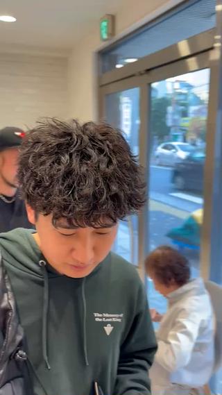 パーマ メンズ 山本 侑平のヘアスタイル