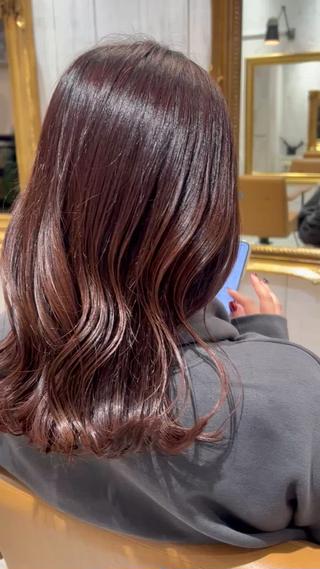 暗めの髪の毛からこの時期に一番人気のピンクに染めさせていただきました 