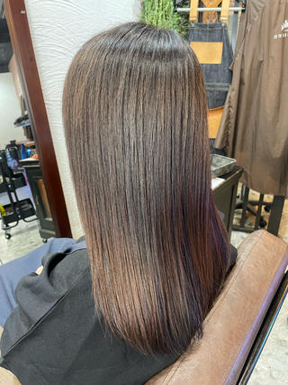 髪質改善トリートメントの仕上がりはツヤツヤ仕上げ
美容院の帰りはツヤツヤでお出かけ前に来るお客様が多いです 