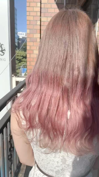 韓国アイドルみたいな
ミルクティーからベビーピンクグラデーション

メニュー
ケアブリーチ×2＋カラー＋オージュアトリートメント

暗髪からケアブリーチ2回で
ダメージを抑えつつカラーしました！


カラーバター未使用のカラーのみです

仕上げは韓国巻きで

屋内で見た時の画像です。

1番お安いクーポンご案内致します！

DMにて料金詳細お伝え致します⚐ﾞ

ご予約はホットペッパー又はお電話、DMより承っております！
お問い合わせのみでも可能ですので
是非1度ご連絡くださいませ

〒埼玉県さいたま市大宮区大門町2-86 田原ビル2F
☏048-871-8337

#ハイトーンカラー #デザインカラー #ケアブリーチ #カラー #トレンドカラー #トレンドヘア #グラデーションカラー #フェイスフレーミング #ハイライト #ハイライトカラー #バレイヤージュ #外国人風カラー #外国人風ヘアー #韓国ヘア #韓国風 #ヨシンモリ巻き #大宮美容室 #大宮エクステ #美容学生 #美容師 #グレージュ #ミルクティーベージュ #ピンクカラー #ブルーブラック #ブルージュ  #ミルクティーカラー #ブリーチなし #シールエクステ#大宮駅 #埼玉美容室  
