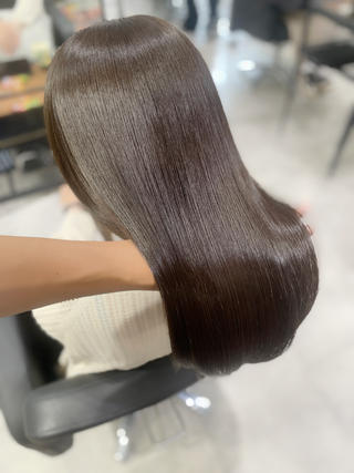 ブラウン×髪質改善トリートメント

ブラウン系のカラーは艶髪にもなりやすく
肌馴染みも良いのでオススメです

気になる方は是非ご予約お待ちしております 