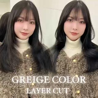 赤みのない透明感抜群なグレージュカラーで上品に
レイヤーカットは巻いてもストレートでも◎
⁡
寒色カラーは続けると色味が安定し
色落ちも可愛いのでおすすめです₊˚⊹♡ 
