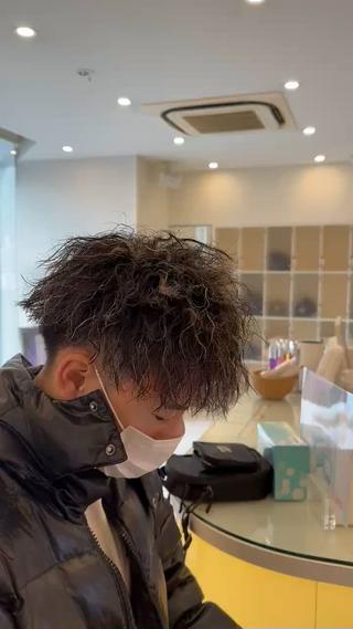 メンズ 藤本渚杜/メンズ カット/艶カラーのヘアスタイル