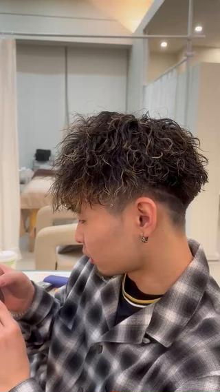 メンズ メンズ特化/メンズ パーマ/ハイトーンのヘアスタイル