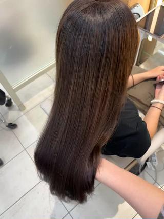 うるツヤ透明感カラー
トリートメントやカラー材に美容液をプラスでさらにうるツヤに 