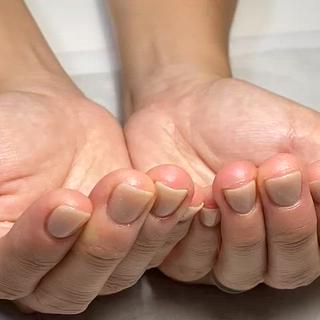 ナチュラルカラーから何色にも見えるカラーまで豊富に取り揃えております^_^
エノイのmagも取扱いございます 