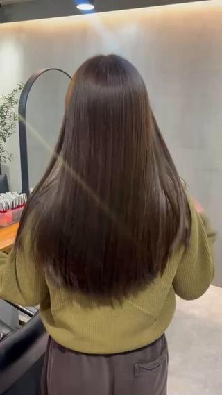 髪質改善ストレートで梅雨も怖いものなし！
本格的に梅雨入りする前にメンテナンスがオススメです！ 