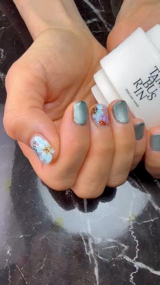 ワンカラーにオプションでフラワーアートを追加
 