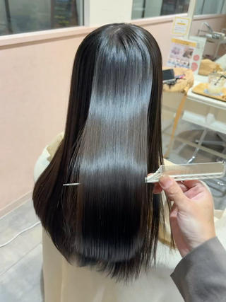 美髪矯正　オイルストレート

縮毛矯正、ストレートパーマを今までされてた方必見！
髪の毛を綺麗に美しく髪質改善️
美髪矯正をしてくれるオイルストレートです

#美髪　#美髪矯正　#美髪ストレート　#ストレートパーマ
#髪質改善 