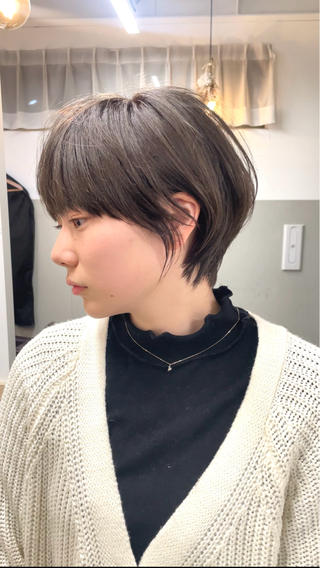 ひし形のショートボブスタイル 