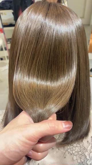 今流行りのオリーブベージュ 