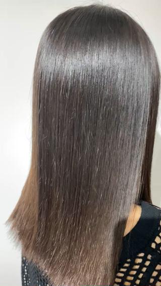 本日予約可能！
10代・20代から圧倒的人気を誇る縮毛矯正で
感動する髪質に！ 