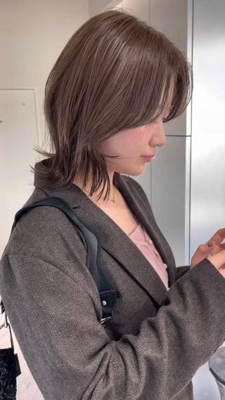 ブリーチ無しWカラーgreige

[ダブルカラー/インナーカラー/イヤリングカラー/イルミナカラー/くすみカラー/ハイトーンカラー/デザインカラー/ルーツカラー/ケアブリーチ/ブリーチ/カット/前髪/髪質改善トリートメント/ブリーチカラー/髪質改善/レイヤーカット/学割U24/グレージュ/ミルクティーベージュ］ 