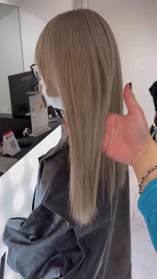 セミロング カラー TATSUブリーチ/ ミルクティーベージュのヘアスタイル