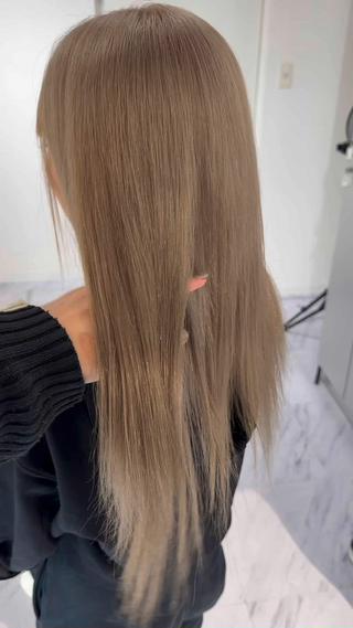 ロング カラー TATSUブリーチ/ ミルクティーベージュのヘアスタイル