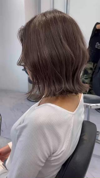 ミディアム カラー TATSUブリーチ/ ミルクティーベージュのヘアスタイル