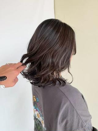 ミディアム カラー ハイライトカラー✨ グレージュ✨鎌倉光洋のヘアスタイル