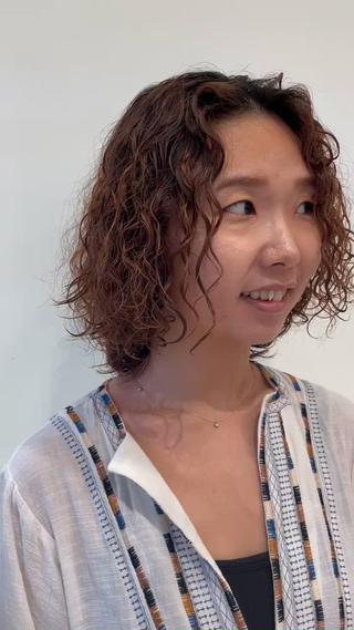 セミロング パーマ HIKARI🐈‍⬛ レイヤー×デザインのヘアスタイル