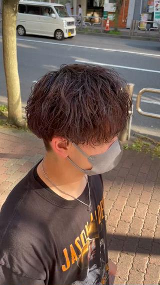 薬の塗り分けをしてなるべくダメージを抑えたメンズパーマ 