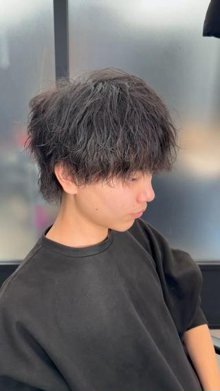 髪型で1番大事なのは"似合わせ"
やりたい髪型があるけど似合うかわからない。
是非一度ご相談下さい。
ブリーチカラーとフェザーパーマで爽やかさとかっこよさを。


メンズミニウルフ、マッシュ、センター、ジャニーズ系ヘアめちゃくちゃ得意です
カット後のご自宅での再現度の高さにこだわってます 