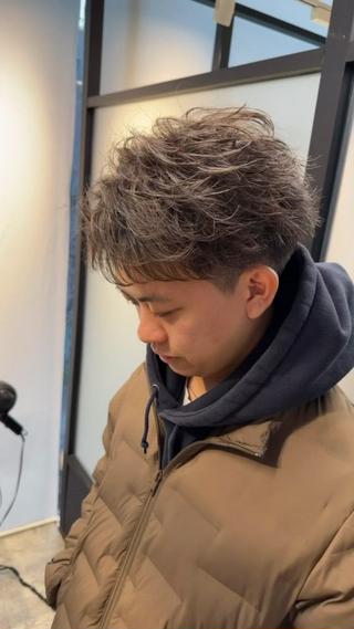 髪型で1番大事なのは"似合わせ"
やりたい髪型があるけど似合うかわからない。
是非一度ご相談下さい。
ブリーチカラーとフェザーパーマで爽やかさとかっこよさを。


メンズミニウルフ、マッシュ、センター、ジャニーズ系ヘアめちゃくちゃ得意です
カット後のご自宅での再現度の高さにこだわってます 