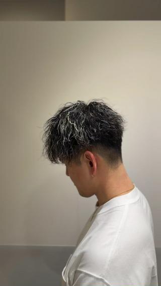 髪型で1番大事なのは"似合わせ"
やりたい髪型があるけど似合うかわからない。
是非一度ご相談下さい。
ブリーチカラーとフェザーパーマで爽やかさとかっこよさを。


メンズミニウルフ、マッシュ、センター、ジャニーズ系ヘアめちゃくちゃ得意です
カット後のご自宅での再現度の高さにこだわってます 