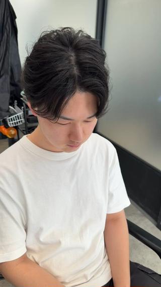 髪型で1番大事なのは"似合わせ"
やりたい髪型があるけど似合うかわからない。
是非一度ご相談下さい。
ブリーチカラーとフェザーパーマで爽やかさとかっこよさを。


メンズミニウルフ、マッシュ、センター、ジャニーズ系ヘアめちゃくちゃ得意です
カット後のご自宅での再現度の高さにこだわってます 
