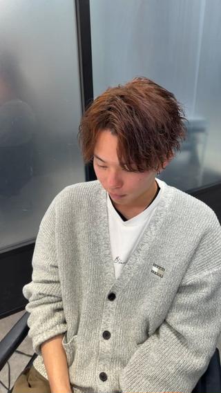 髪型で1番大事なのは"似合わせ"
やりたい髪型があるけど似合うかわからない。
是非一度ご相談下さい。
ブリーチカラーとフェザーパーマで爽やかさとかっこよさを。


メンズミニウルフ、マッシュ、センター、ジャニーズ系ヘアめちゃくちゃ得意です
カット後のご自宅での再現度の高さにこだわってます 
