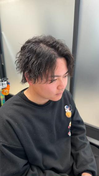 髪型で1番大事なのは"似合わせ"
やりたい髪型があるけど似合うかわからない。
是非一度ご相談下さい。
ブリーチカラーとフェザーパーマで爽やかさとかっこよさを。


メンズミニウルフ、マッシュ、センター、ジャニーズ系ヘアめちゃくちゃ得意です
カット後のご自宅での再現度の高さにこだわってます 