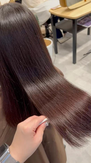 大人気 髪質改善ストレート☆ミ


梅雨時期におすすめです！！


´-
縮毛矯正に比べてダメージ軽減/仕上がりのツヤ感◎ 