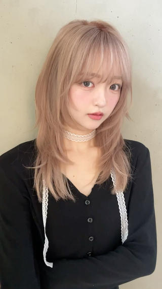 ハイトーンベージュカラーとレイヤーカット 