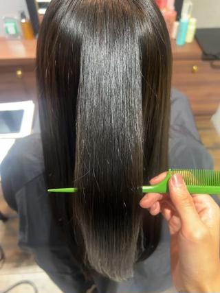 赤色履歴からオリーブヘアに
Aujuaトリートメントでさらさら艶々になりました 