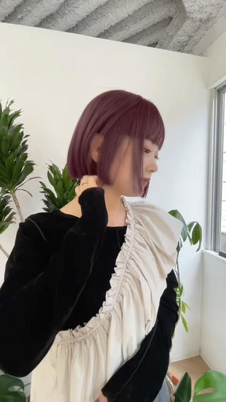 地下風縮毛矯正で乾かすだけでまとまる綺麗なボブに♡
ラベンダーカラーを入れた暖色カラーも今季人気です 