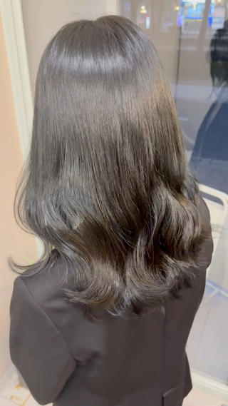 ミディアム グレージュ/ブリーチ 岡山駅/のりまきのヘアスタイル