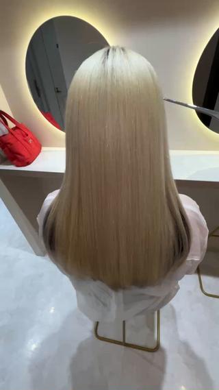 ブリーチ毛、ハイダメージ毛の縮毛矯正
乾かしただけでツヤツヤサラサラに 