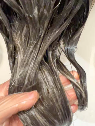 大人気ハイライト

抜きっぱなしではなく、ケアージュメントというお色味を調節するお薬にケア剤をお入れすると艶が出ますし普通にカラーするよりも手触りが良くなります
ハイライトメニューに1,000円で追加できますので是非ご相談して頂けると嬉しいです

シャンプー台でお色味を確認して頂きながら
丁寧に施術させていただきます 