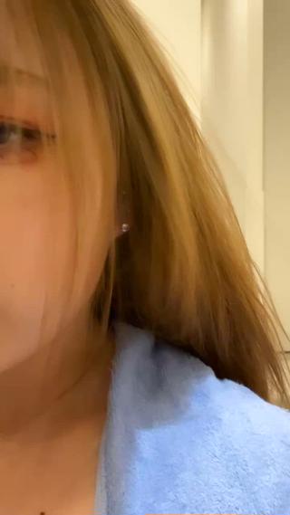 透明感あるブロンドにしました 