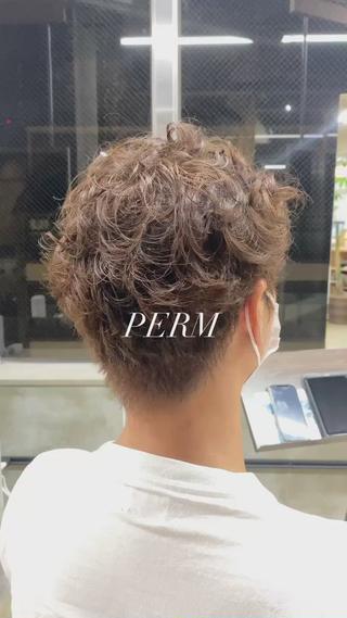 くるくるパーマ
パーマと一緒にカラーもさせていただきました！ 