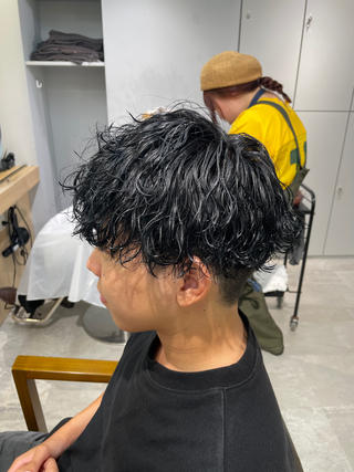 ショート パーマ メンズ マエダ リョウのヘアスタイル