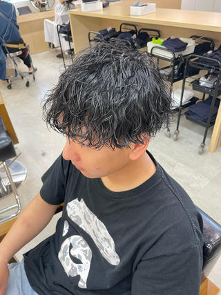 ショート パーマ メンズ マエダ リョウのヘアスタイル