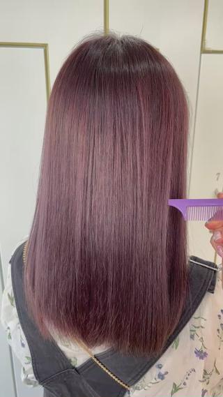 縮毛矯正で後ろ姿も美しく
新生活が始まる、梅雨がやってくる前、このタイミングでぜひツヤツヤさらさらストレートにしましょう 