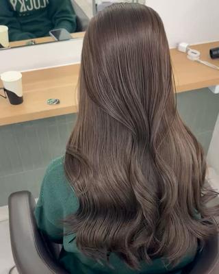 ロング 赤み消し韓国ヘア レイヤー縮毛🤍渡邉のヘアスタイル