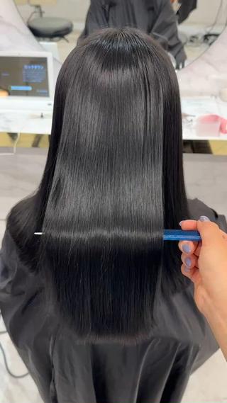 　サラ艶地毛風ストレート　

乾かすだけで柔らかい艶髪になれる地毛風ストレート
自然な仕上がりで巻き髪もOK
うねりや広がり、パヤ毛が出てきやすい方はコレでお悩み解決◎
カラーと同時施術可能なので時短で綺麗に 