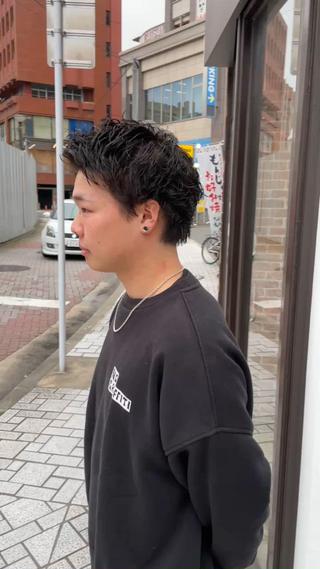 短い髪にも動きのあるかっこいいパーマを 