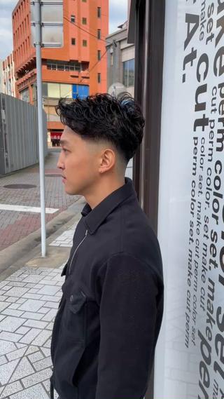 フェードスタイルに緩めのパーマで大人なスタイルに♪ 